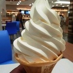 蒜山ジャージー モーモーキッチン - ソフトクリーム　380円