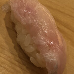 鮨 しゅん輔 - これが八角です。切れの良い脂と芳醇な旨味に悶絶しました