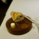 ラ クレリエール - バケット、バター、オリーブオイル。