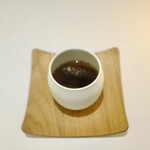 ラ クレリエール - 鴨ガラのコンソメ ササミと黒トリュフ。