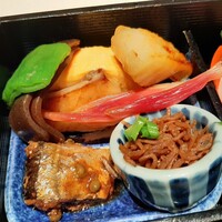 北新地 湯木 新店 - しっとり柔らかな銀鱈の西京焼きにお出汁の効いたジューシーな出汁巻き、甘辛いタレと香り良い粉山椒でいただく生麩の蒲焼きなど