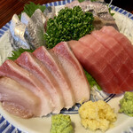 丸千葉 - 刺身盛合せ。
      ここのお刺身はいつだって最高。