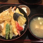 居酒屋 二代目 丸一 - キャーーー！！！天丼！  ¥1200。
            
            なんと うな肝丼 今日は無し・・・(´⊙ω⊙`)
            
            
            でも天丼好きだし。
            
            海老2本 鱚 烏賊 南瓜 椎茸 獅子唐 茄子 パプリカ
            
            