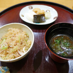 日本料理 太月 - 味噌汁、ごはん、香の物