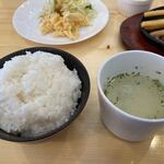 Teppanyaki otokomeshi - ご飯と一緒に沿えられたスープはあっさりとしたビーフスープでした。