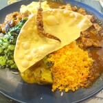 ロイヤルグリーン レストランアンドバー - 日替わりポークカレー(ココナッツサンボル、カボチャカレー、パパダン他)