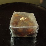 水明館 - 大納言小豆を寒天で固めた品の良い水明館オリジナルのお菓子
