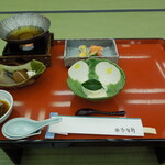 水明館 - 最初にセットされた膳