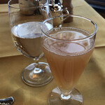 万平ホテル メインダイニングルーム - ももジュース