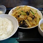 中華食堂 秋 - フワフワ卵と豚肉、キクラゲが好い仕事してます。
