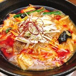 天地人 - 酸辣湯麺　820円