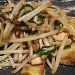手羽先番長　 - こちらもお初、ニラもやし炒め