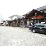 喜八郎 本店 - 面影にある木造の下呂駅