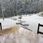 Ashiyagawa Muragen - 席から見える石庭