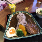 Oshokujitokoro Hanachawan - 古墳カレー、ハンバーグ乗せ　※これがお店の、初めて作ったカレー