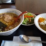 ビアック大盛軒 - ラーメン+半カレーライス+サラダのセット！