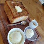 嵜本ベーカリーカフェ 宮崎店 - ボリュームたっぷりに見えますが、パンがふわふわで軽くいただけます!!ペロリです