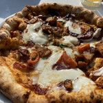 青いナポリ - スパイス香る豚バラ肉のトマト煮込みとトレビスのピッツァ マイアーレ レギュラーサイズ