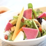 ZEN ROOM - 15品目のアボガドサラダ \550