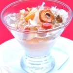 ZEN ROOM - 杏仁豆腐　蜂蜜ジュレ添え ランチセット \330　クコ、白きくらげ、金針菜などを甘くした漢方食材も一緒に