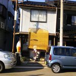 前山商店 - 昭和中期から、まったく変わらない店構え