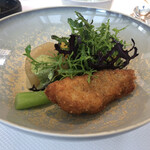 ベージュ アラン・デュカス 東京 - 小鯛と海老のフライ、大根とコンソメ