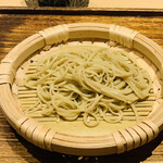 日本橋 蕎ノ字 - ■☆冷たい二八蕎麦。
      ☆蕎麦粉は青森白神産地産と静岡の川根本町産の粉を混ぜて使用。大将の打つ蕎麦は何度食べても絶品蕎麦である。