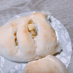 天然酵母のパンと生シフォンケーキ コボコボ - 