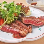 Hiyoko Yado - 広島牛のサーロインステーキ　1500円★口の中でとろけるジューシーなお肉をおろしポンズでお召し上がりください。