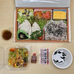 薫風 - ヘルシー弁当（メカジキソテー）(\950)　大盛(+\50)　カップサラダ(\100)