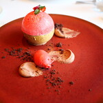 レストラン マノワ - いちごとピスタチオのマノワの球体