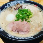 sakabaikkousha - 泡系豚骨ラーメン+半熟味玉子