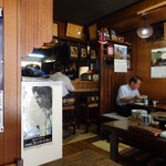かつ美 - 店内