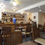 茶遊亭 - 広々とした店内。