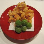 新ばし 星野 - 鱧あられは尾の薄い身をくず粉で揚げたもの。お酒がすすみます。