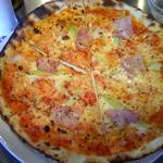 CONA - ランチピザ：アスパラとベーコンのピザはもう少しアスパラが欲しいところ