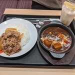 Maikari Shokudou - 欧風カレーのカレギュウ（690円）、レモンラッシー（180円）