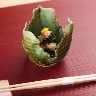 高級な素材を使い、すっきりと整えられた数寄屋風の空間