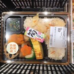 東急ストア フードステーション - ごろっと煮物とたけのこご飯弁当 498円（税抜）（マスキング修正済み）