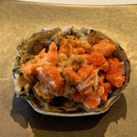 中国飯店 富麗華 - 上海蟹の蒸し物
                    お皿も熱々での提供です。
                    オレンジ色のたまごがたっぷり、プチプチとして素敵な食感♪
                    そこに黒酢をかけてペロリ、今シーズンラストの上海蟹の全てを味わいましたよ♪