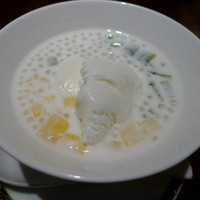 銀座アスター 新宿賓館  - タピオカココナッツアイスクリーム添え