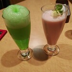 ビッグエコー - クリームソーダ、イチゴミルクフロート
