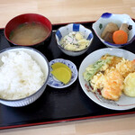 あおき屋食堂 - 今日のランチA天ぷら盛り合せ