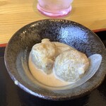 森のハンバーグ工房 ゆみさんち - 【日替わりランチの小鉢】里芋のゴマドレがけ