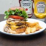 Cafe Bar LIVRE - DOUBLE MUSHROOM CHEESE BURGER ¥1750