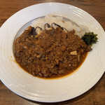 Pepe Nero Itaria Kan - 因州鹿肉のキーマカレー、原木しいたけトッピング