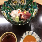 赤坂 菊乃井 - 昼懐石１３３１０円。明石天然鯛、鮪。この日の鯛は、歯応え、旨味ともに素晴らしく、とーっても美味しくいただきました（╹◡╹）（╹◡╹）