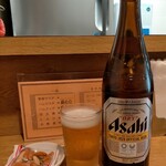 Suwachika - 瓶ビール中600円税込、つまみ付き