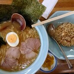 らーめん大吾郎 - ラーメン半チャーハン