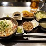 ビール100円『たんと』 - 本日の日替わり（二色オニオンマヨ丼定食）　880円